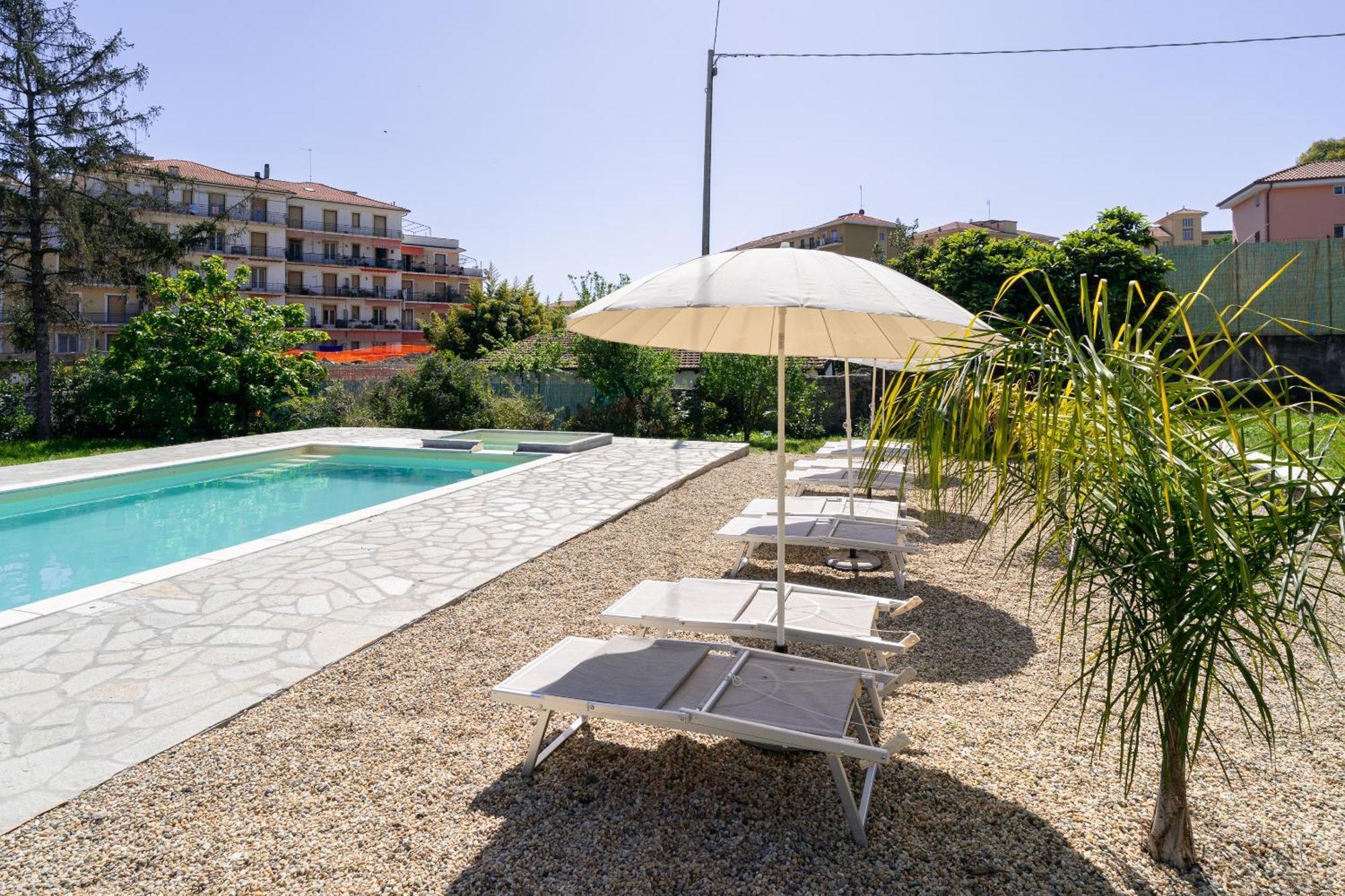 Il Gattino di Porto - apt 6 - Monolocale terrazzo piscina Imperia Esterno foto